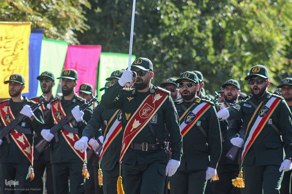 مراسم رژه ۳۱ شهریور نیروهای مسلح در شیراز‎