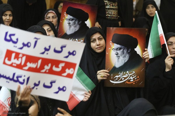 بزرگداشت شهادت سیدحسن نصرالله و عباس نیلفروشان در حرم شاهچراغ