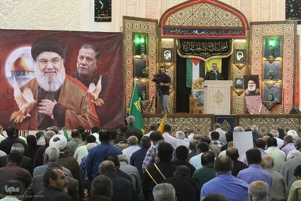 بزرگداشت شهادت سیدحسن نصرالله و عباس نیلفروشان در حرم شاهچراغ