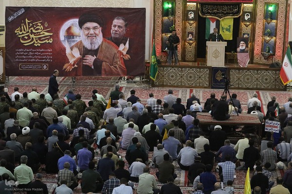 بزرگداشت شهادت سیدحسن نصرالله و عباس نیلفروشان در حرم شاهچراغ