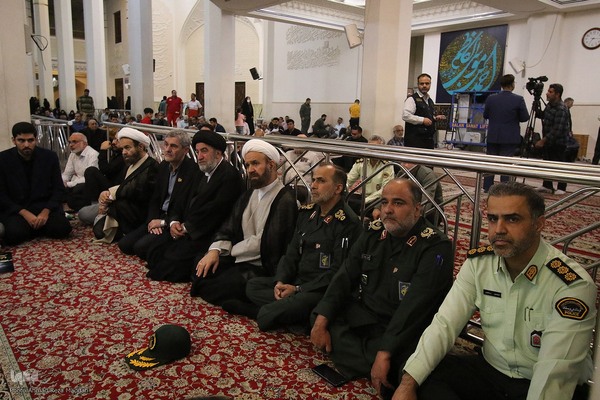 بزرگداشت شهادت سیدحسن نصرالله و عباس نیلفروشان در حرم شاهچراغ