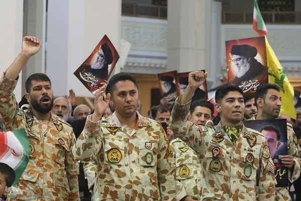 بزرگداشت شهادت سیدحسن نصرالله و عباس نیلفروشان در حرم شاهچراغ