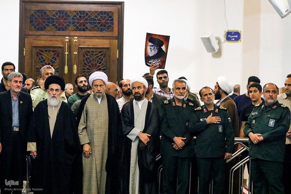 بزرگداشت شهادت سیدحسن نصرالله و عباس نیلفروشان در حرم شاهچراغ