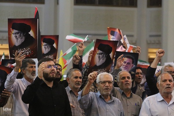 بزرگداشت شهادت سیدحسن نصرالله و عباس نیلفروشان در حرم شاهچراغ