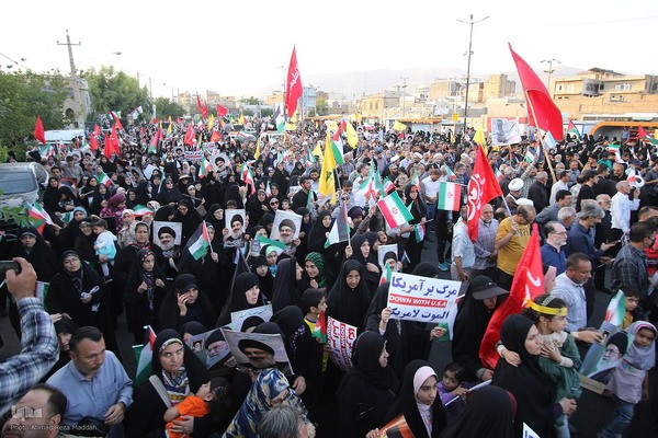 راهپیمایی مردم شیراز در حمایت از عملیات «وعده صادق ۲»