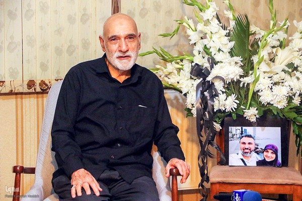 حضور آیت‌الله دژکام در منزل شهید معصومه کرباسی‎