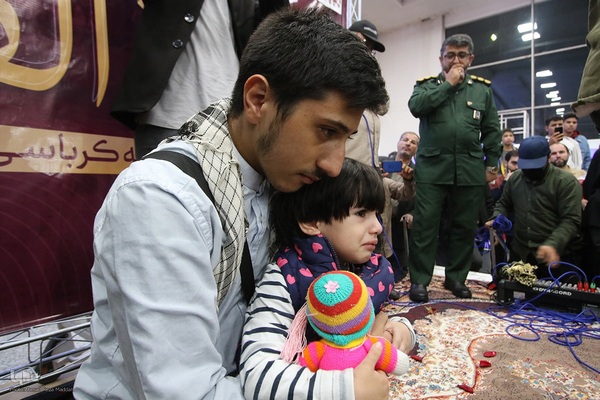 استقبال از ورود پیکر شهیده معصومه کرباسی در فرودگاه شیراز