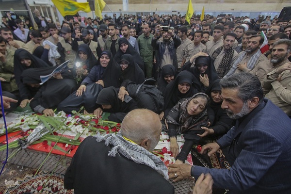 استقبال از ورود پیکر شهیده معصومه کرباسی در فرودگاه شیراز