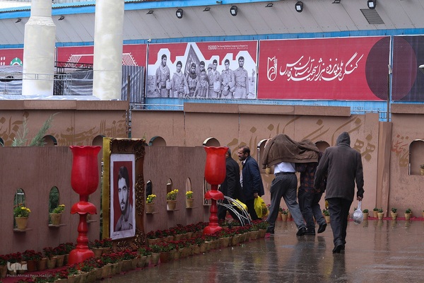 حال و هوای نمایشگاه روایت اقتدار در روز بارانی پاییزی