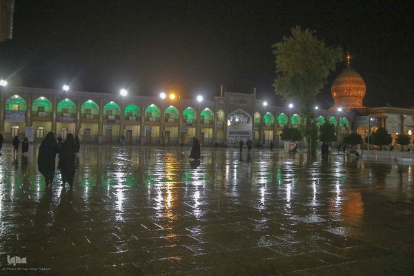 شب بارانی پاییزی در حرم حضرت شاهچراغ (ع)