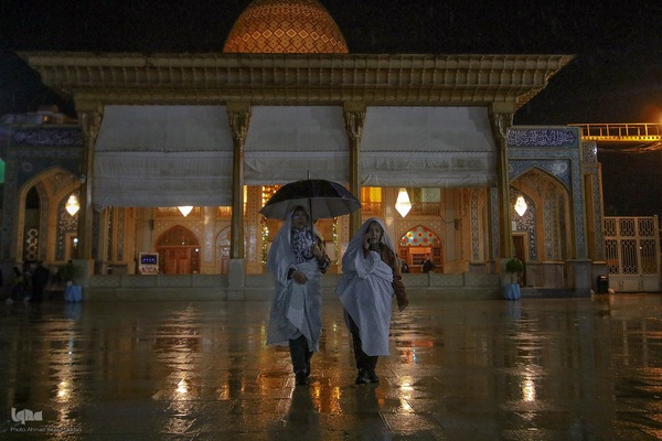 شب بارانی پاییزی در حرم حضرت شاهچراغ (ع)