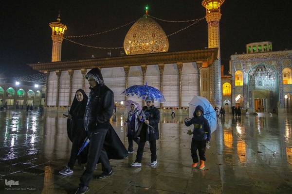 شب بارانی پاییزی در حرم حضرت شاهچراغ (ع)