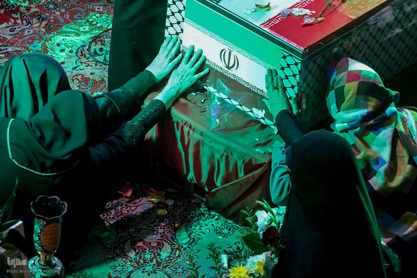 وداع مردم شهرک گلستان شیراز با پیکر شهید معصومه کرباسی