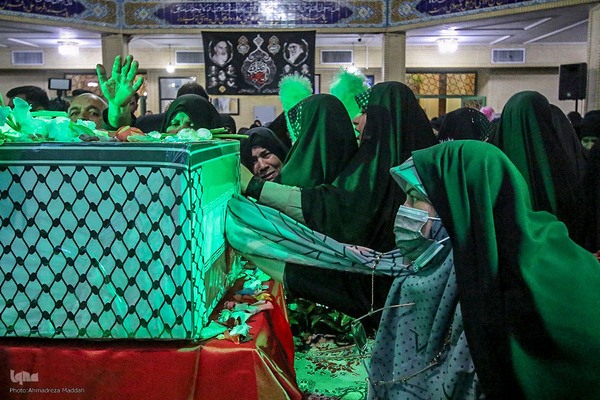 وداع مردم شهرک گلستان شیراز با پیکر شهید معصومه کرباسی