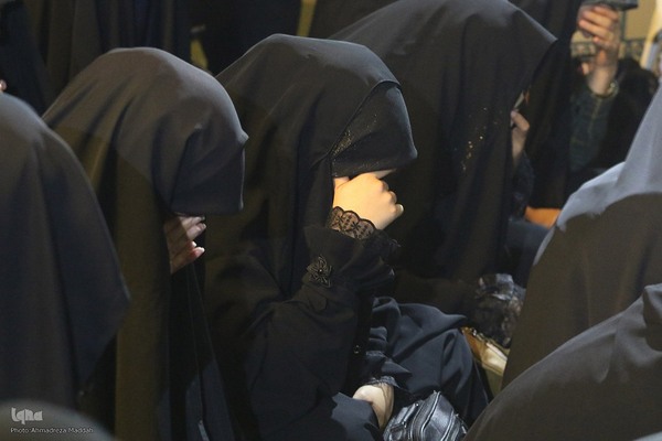 آیین وداع با پیکر شهید معصومه کرباسی در دانشگاه شیراز‎