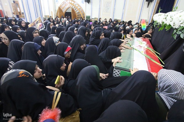 آیین وداع با پیکر شهید معصومه کرباسی در دانشگاه شیراز‎