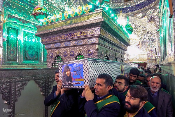 مراسم وداع با پیکر شهید معصومه کرباسی در حرم شاهچراغ