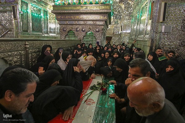 مراسم وداع با پیکر شهید معصومه کرباسی در حرم شاهچراغ