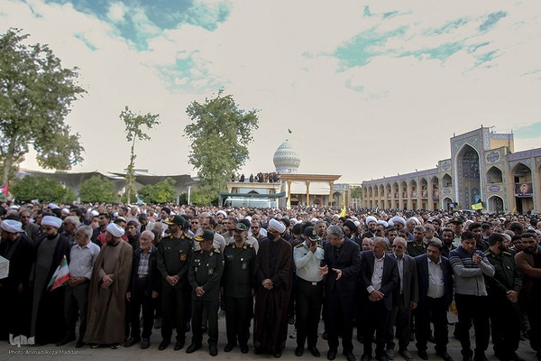 تشییع پیکر شهیده معصومه کرباسی و شهید محمد صباحی در شیراز