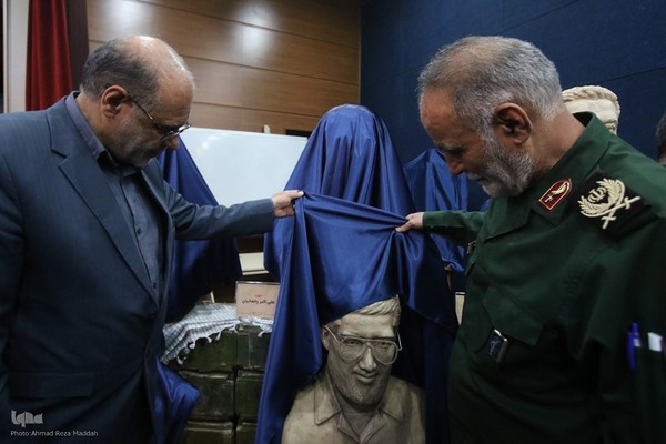 رونمایی از ۳۰ سردیس شهدا در شیراز‎