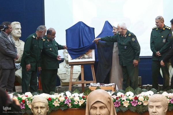 رونمایی از ۳۰ سردیس شهدا در شیراز‎