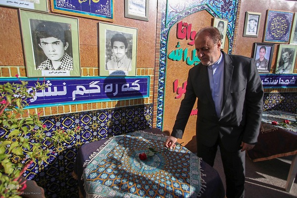 نواختن زنگ استکبارستیزی در شیراز‎