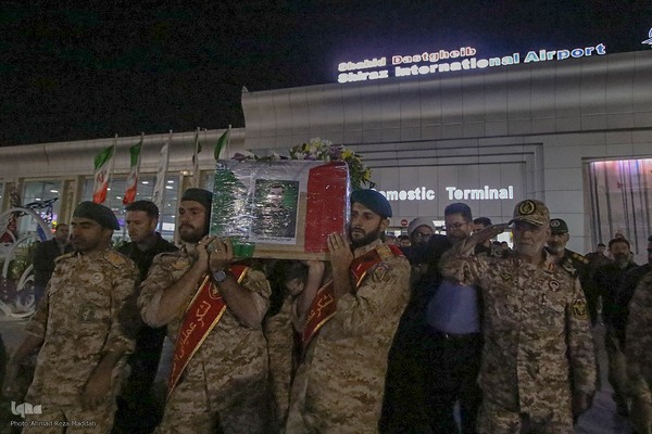 استقبال از پیکر شهید پروین نژاد از شهدای امنیت در شیراز