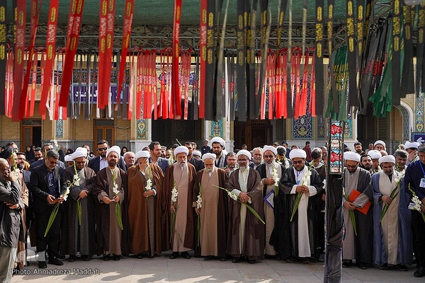 گلباران قبور شهدای حرم مطهر