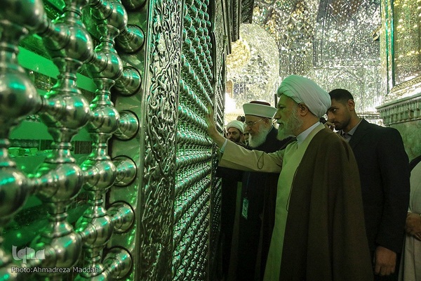 گلباران قبور شهدای حرم مطهر