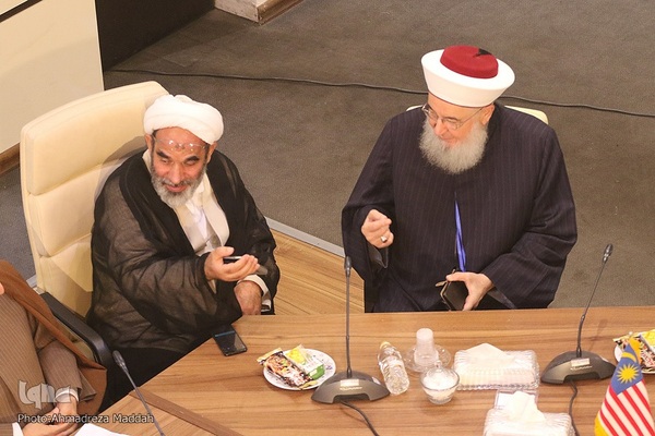 آیین اختتامیه همایش بین‌المللی اندیشه‌های قرآنی آیت‌الله خامنه‌ای در حرم شاهچراغ(ع)