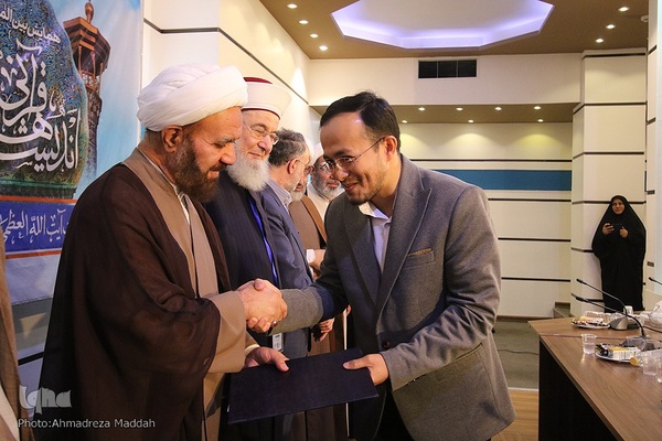 آیین اختتامیه همایش بین‌المللی اندیشه‌های قرآنی آیت‌الله خامنه‌ای در حرم شاهچراغ(ع)