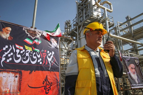 آیین افتتاحیه پروژه تولید «بنزین یورو ۵» در شیراز‎