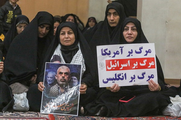 همایش اقتدار بسیجیان شیراز در حرم شاهچراغ (ع)