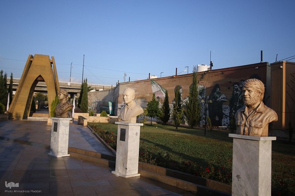 آیین رونمایی از ۲۷ سردیس شهدای شاخص دفاع مقدس فارس