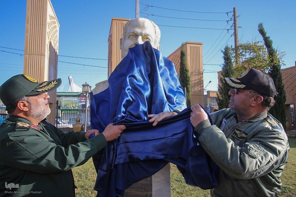 آیین رونمایی از ۲۷ سردیس شهدای شاخص دفاع مقدس فارس