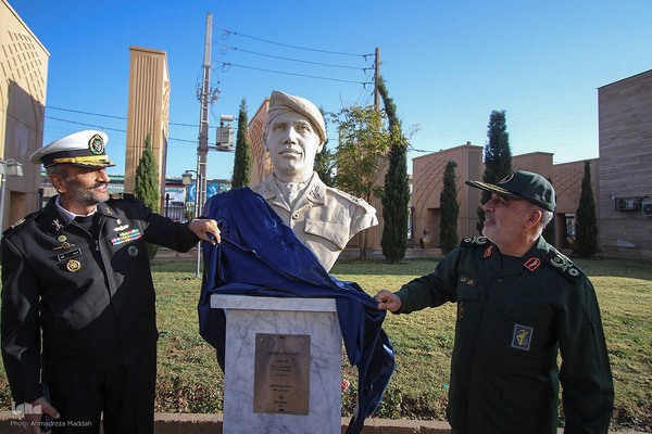 آیین رونمایی از ۲۷ سردیس شهدای شاخص دفاع مقدس فارس