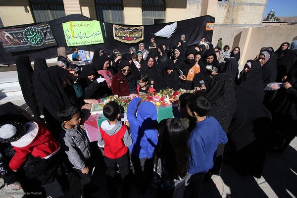 استقبال روستائیان شیراز از شهید گمنام