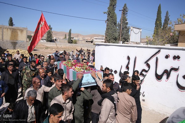 استقبال روستائیان شیراز از شهید گمنام