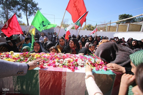 استقبال روستائیان شیراز از شهید گمنام