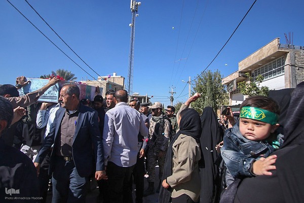 استقبال روستائیان شیراز از شهید گمنام