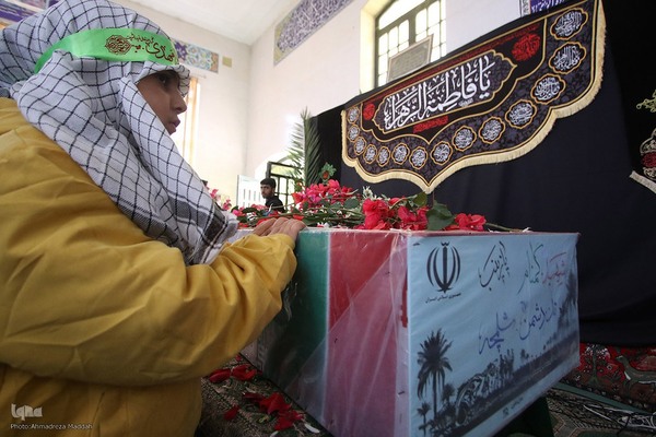 استقبال روستائیان شیراز از شهید گمنام