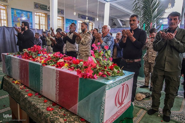 استقبال روستائیان شیراز از شهید گمنام