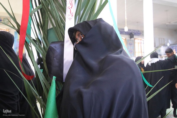 استقبال روستائیان شیراز از شهید گمنام