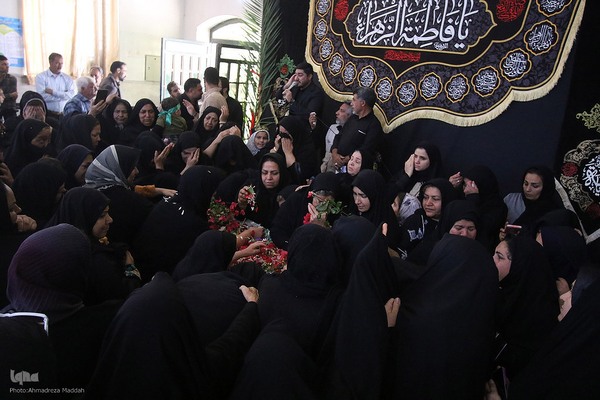 استقبال روستائیان شیراز از شهید گمنام