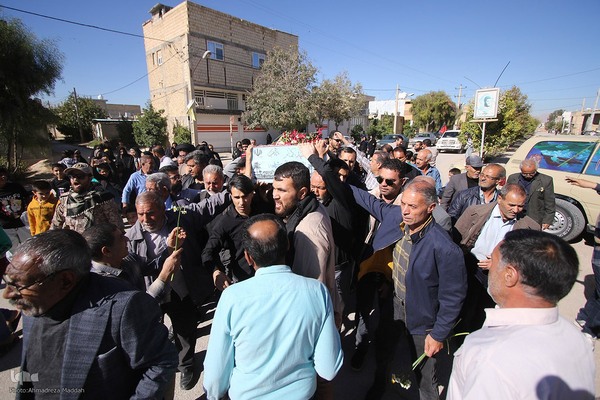 استقبال روستائیان شیراز از شهید گمنام