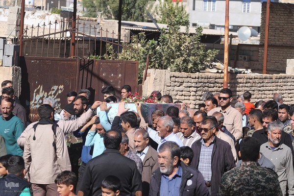 استقبال روستائیان شیراز از شهید گمنام