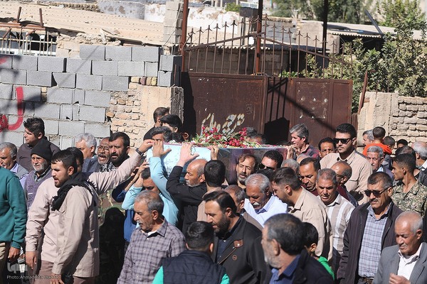 استقبال روستائیان شیراز از شهید گمنام