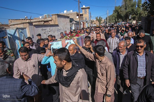 استقبال روستائیان شیراز از شهید گمنام