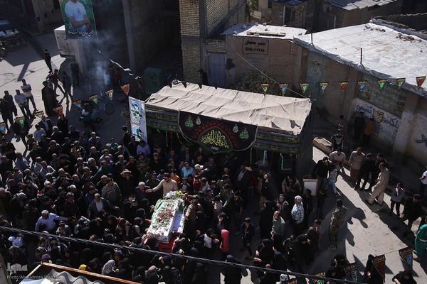 استقبال روستائیان شیراز از شهید گمنام