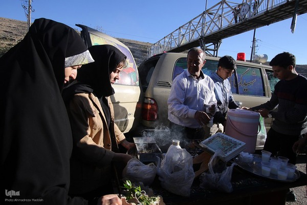 استقبال روستائیان شیراز از شهید گمنام